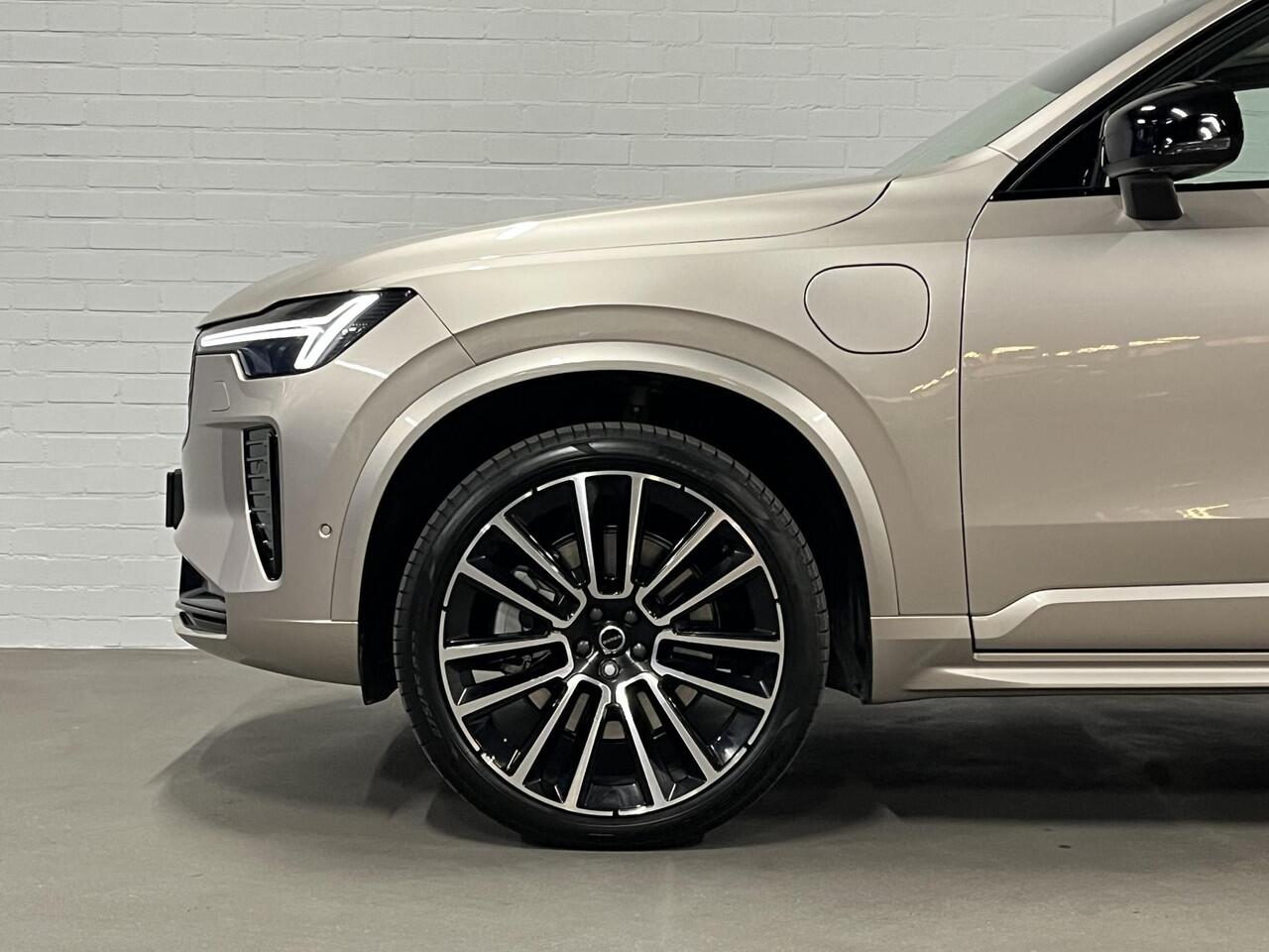 Volvo XC90 2.0 T8 Plug-in hybrid AWD Ultra Dark Luchtvering | Bowers & Wilkins | Massage | Trekhaak | Adapt. Cruise | Stoelventilatie | 22" wielen | 360 camera | Head-up