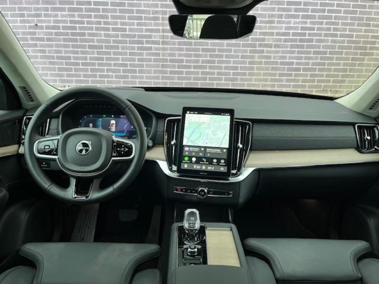 Volvo XC90 T8 Plug-in hybrid AWD Ultra Dark | Google | Long Range | Harman Kardon Audio | Lederen Bekleding | Adaptieve Cruise Control | 360 Camera | Head-Up Display | Elek. Stoelen | Getint Glas | Luchtvering | Stoel-/Stuurverwarming | Memory | Keyless | Schuif-/Ka