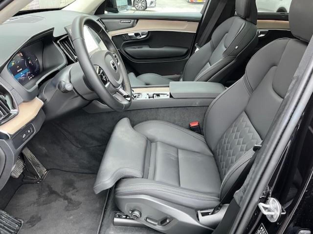 Volvo XC90 T8 Plug-in hybrid AWD Ultra Dark | Google | Long Range | Harman Kardon Audio | Lederen Bekleding | Adaptieve Cruise Control | 360 Camera | Head-Up Display | Elek. Stoelen | Getint Glas | Luchtvering | Stoel-/Stuurverwarming | Memory | Keyless | Schuif-/Ka