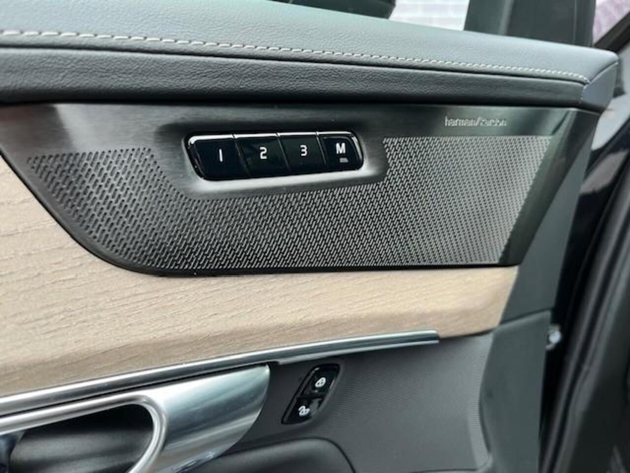 Volvo XC90 T8 Plug-in hybrid AWD Ultra Dark | Google | Long Range | Harman Kardon Audio | Lederen Bekleding | Adaptieve Cruise Control | 360 Camera | Head-Up Display | Elek. Stoelen | Getint Glas | Luchtvering | Stoel-/Stuurverwarming | Memory | Keyless | Schuif-/Ka