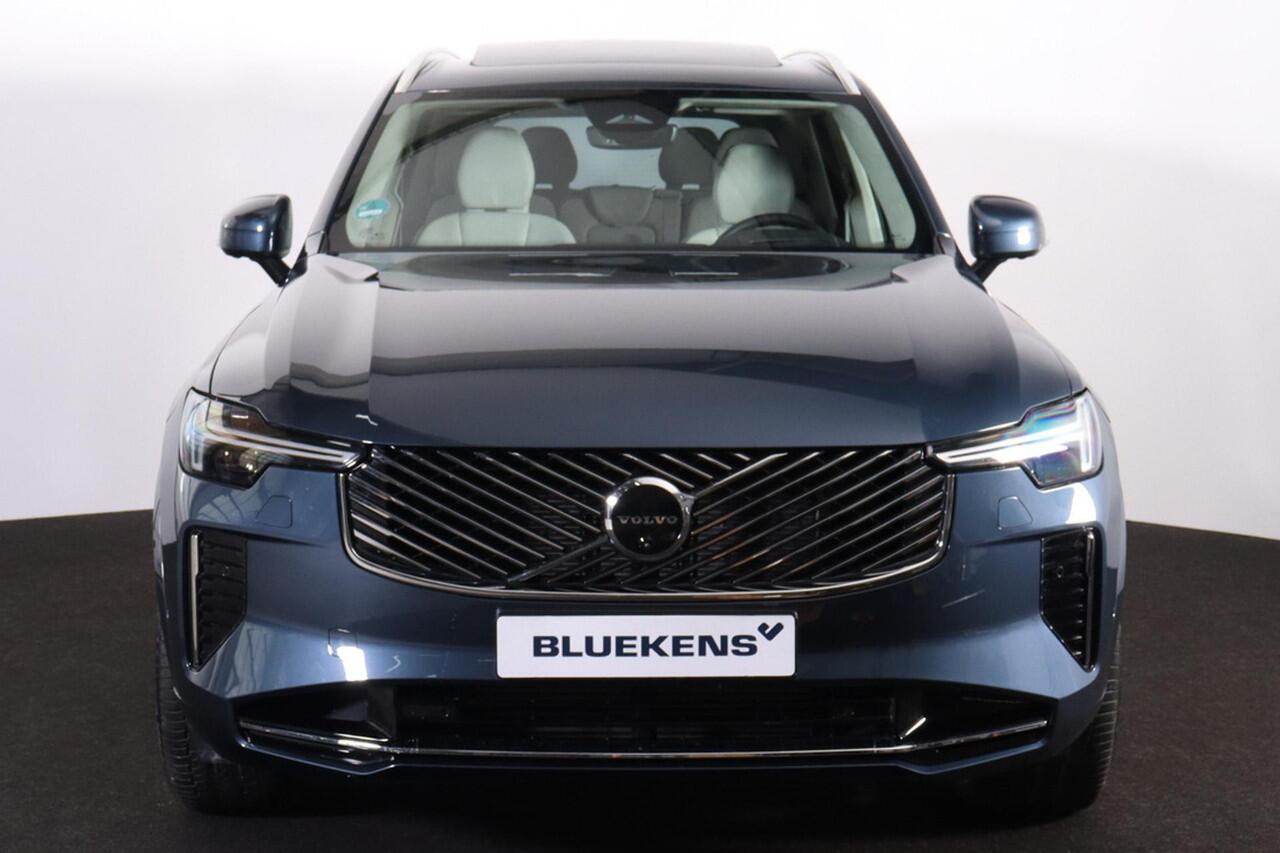 Volvo XC90 T8 Recharge AWD Ultra Bright - Luchtvering - Panorama/schuifdak - IntelliSafe Assist & Surround - 360º Camera - Bowers & Wilkins audio - Adaptieve LED koplampen - Verwarmde voorstoelen, stuur & achterbank - Parkeersensoren voor & achter - Elektr. bedienb.