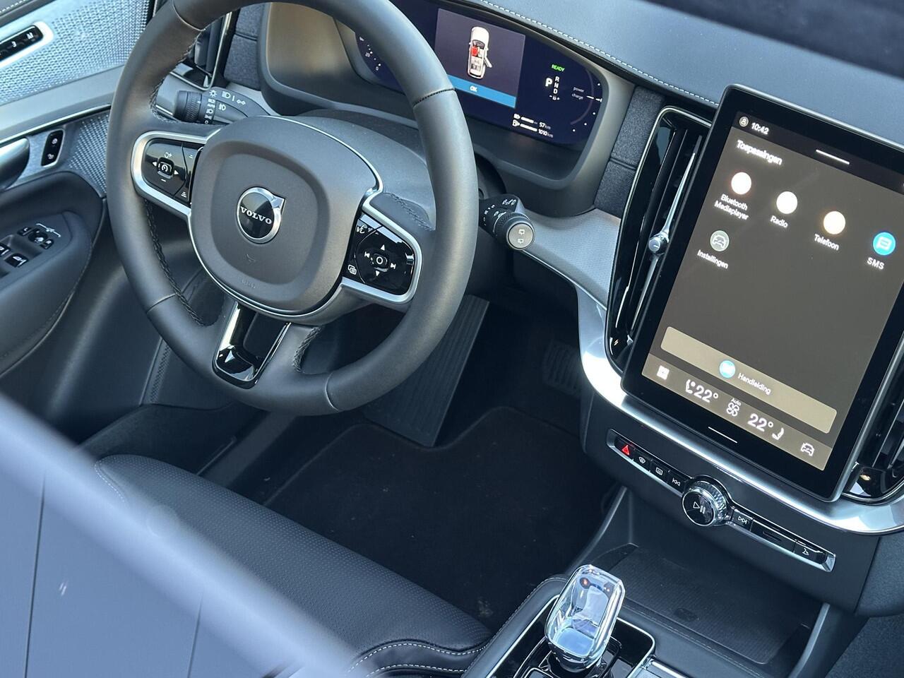 Volvo XC90 2.0 T8 Plug-in hybrid AWD Ultra Dark 22 inch/ luchtvering/ Bowers & Wilkens / extra getint glas/ massagestoelen met ventilatie