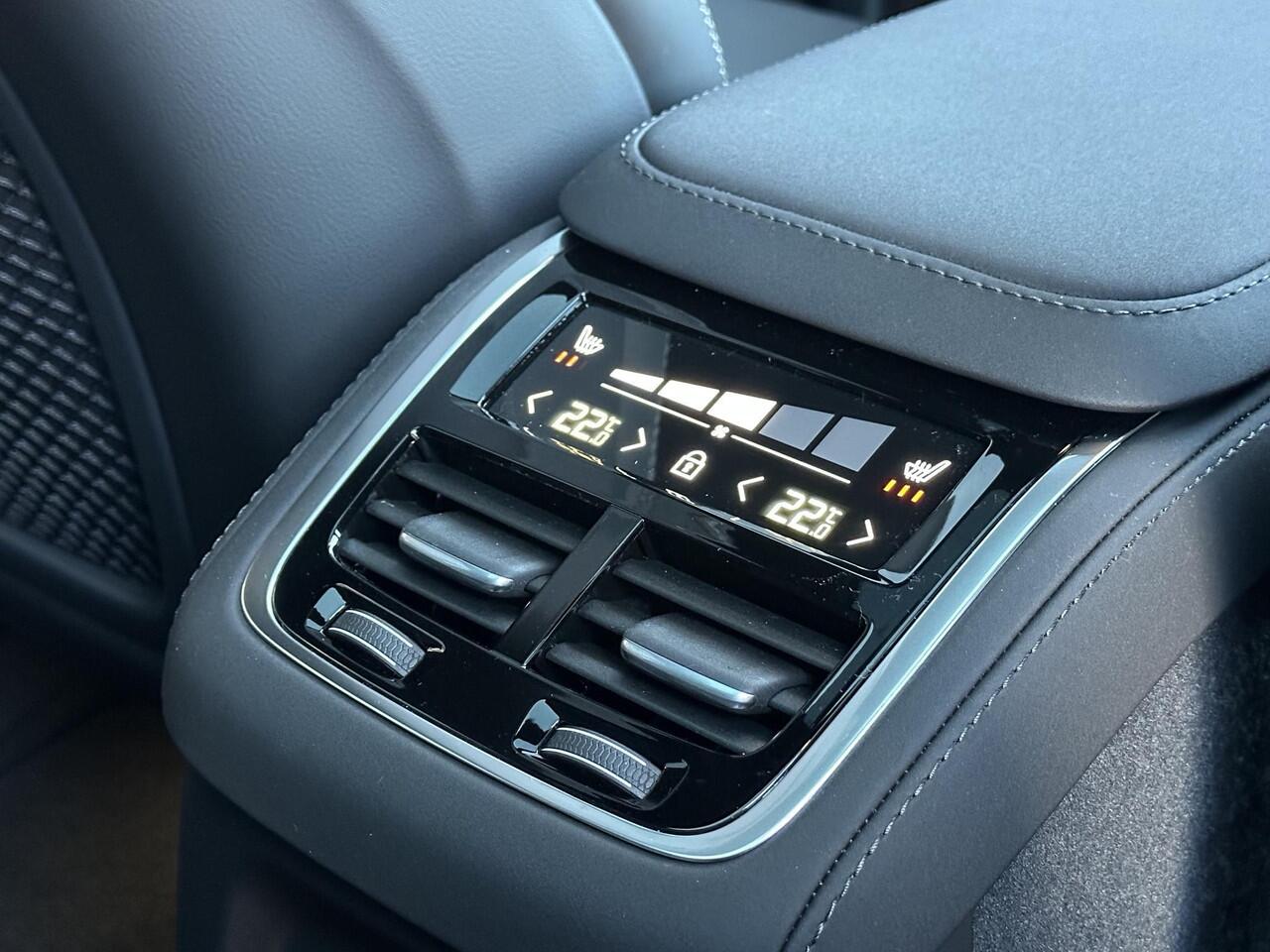 Volvo XC90 2.0 T8 Plug-in hybrid AWD Ultra Dark 22 inch/ luchtvering/ Bowers & Wilkens / extra getint glas/ massagestoelen met ventilatie