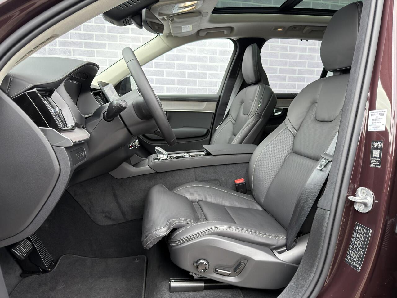 Volvo XC90 2.0 T8 Plug-in hybrid AWD Ultra Dark | Adaptieve Cruise Control | Luchtvering | Trekhaak | Panoramadak | Bowers & Wilkins Audio | Nappa Lederen Bekleding | Stoel-/Stuurverwarming | 360 Parkeercamera | 22" Velgen |