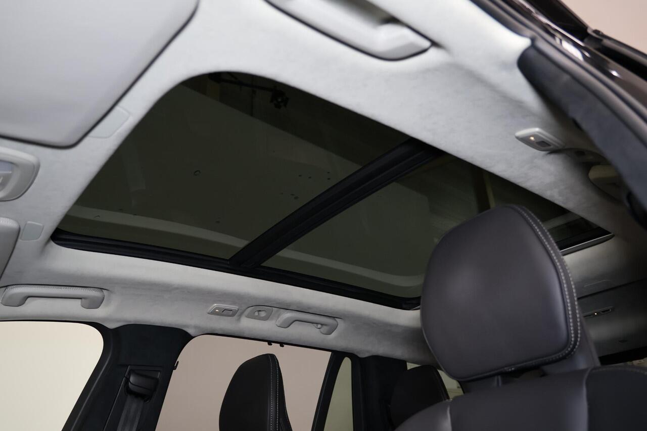 Volvo XC90 T8 Recharge AWD Ultra Dark - Luchtvering - Panorama/schuifdak - IntelliSafe Assist & Surround - 360º Camera - Bowers & Wilkins audio - Adaptieve LED koplampen - Verwarmde voorstoelen, stuur & achterbank - Parkeersensoren voor & achter - Elektr. bedienb. v