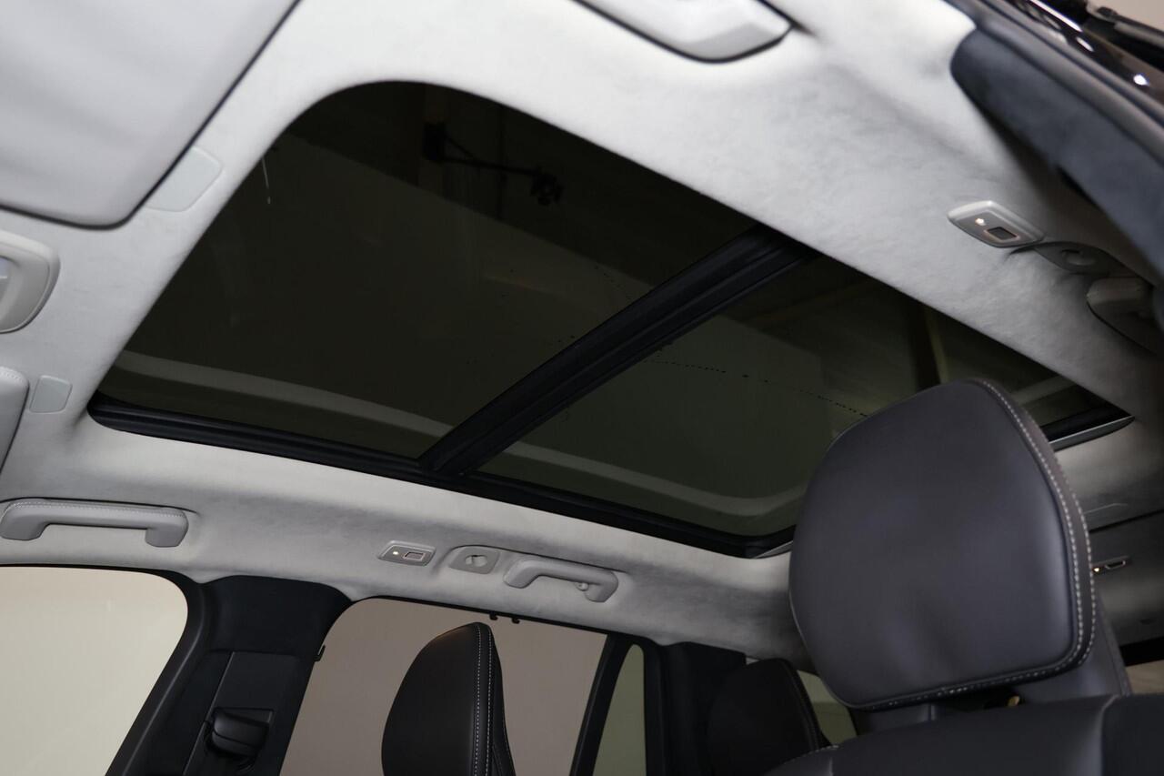 Volvo XC90 T8 Recharge AWD Ultra Dark - Luchtvering - Panorama/schuifdak - IntelliSafe Assist & Surround - 360º Camera - Bowers & Wilkins audio - Adaptieve LED koplampen - Verwarmde voorstoelen, stuur & achterbank - Parkeersensoren voor & achter - Elektr. bedienb. v