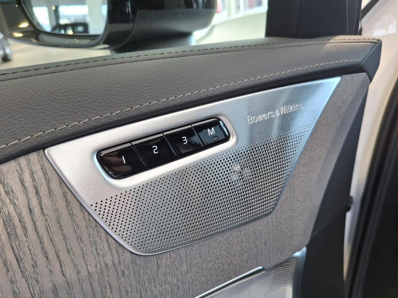 Volvo XC90 2.0 T8 Plug-in hybrid AWD Ultra Dark | Bowers Wilkins | Luchtvering | Panoramadak | 7 spaaks Velgen 21""