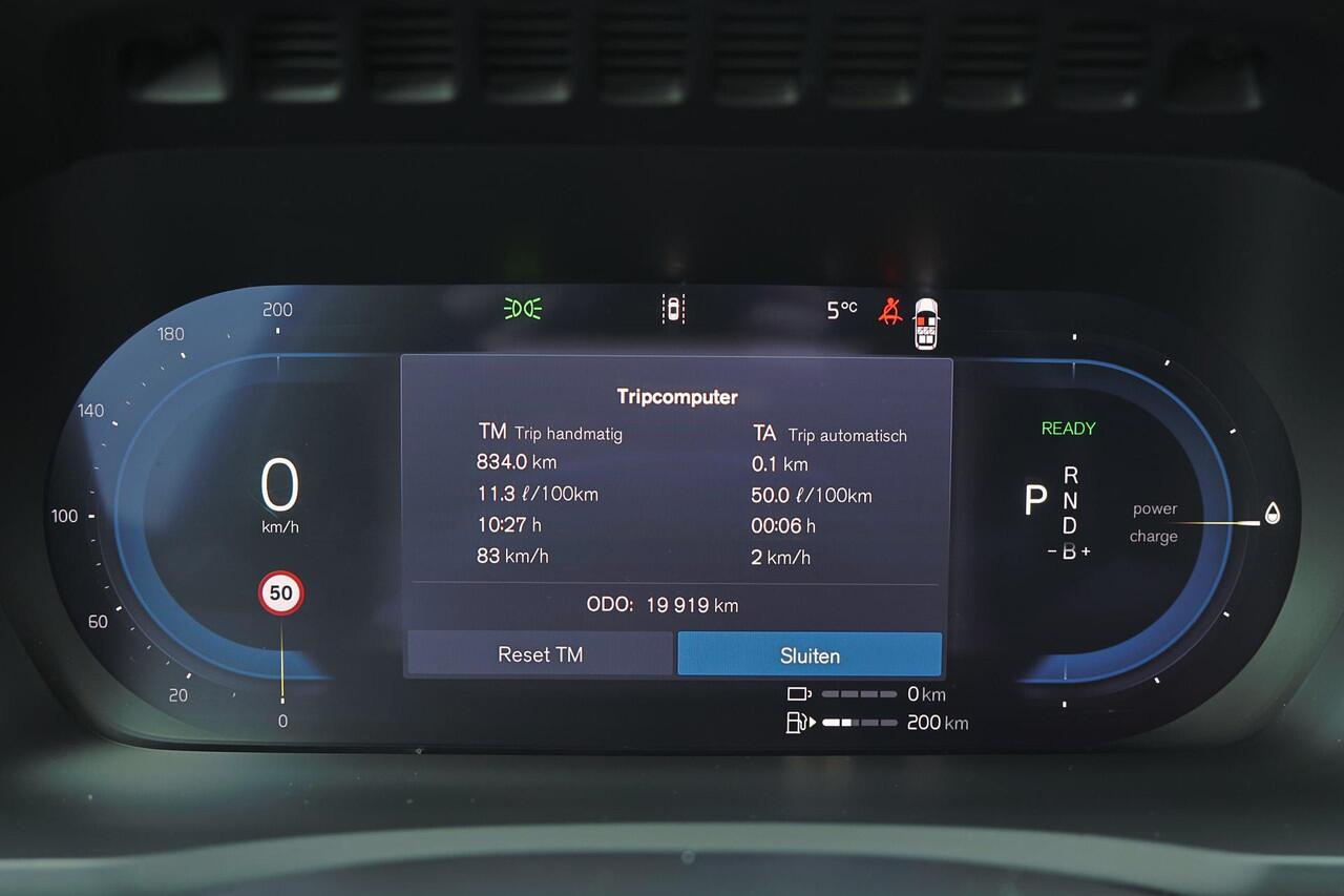 Volvo XC90 T8 Recharge AWD Ultra Dark - Luchtvering - Panorama/schuifdak - IntelliSafe Assist & Surround - 360º Camera - Bowers & Wilkins audio - Adaptieve LED koplampen - Verwarmde voorstoelen, stuur & achterbank - Parkeersensoren voor & achter - Elektr. bedienb. v