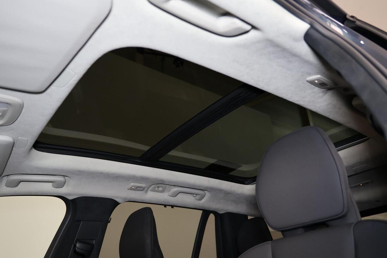 Volvo XC90 T8 Recharge AWD Ultra Dark - Luchtvering - Panorama/schuifdak - IntelliSafe Assist & Surround - 360º Camera - Bowers & Wilkins audio - Adaptieve LED koplampen - Verwarmde voorstoelen, stuur & achterbank - Parkeersensoren voor & achter - Elektr. bedienb. v