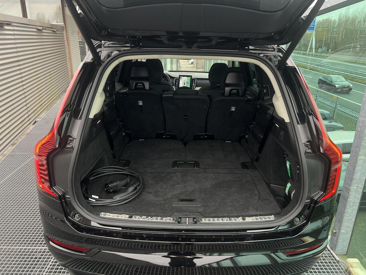 Volvo XC90 2.0 T8 Plug-in hybrid AWD Ultra Dark Black Edition, PHEV, Long range, Automaat, Luchtvering, Panoramadak, Stoel- en stuurverwarming, Parkeercamera, Park assist voor- en achter