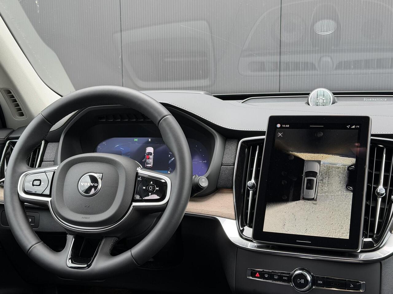 Volvo XC90 2.0 T8 Plug-in hybrid AWD Ultra Dark Panorama dak / Head-up display / Luchtvering / Elektr. stoelverstelling / Stoel-, stuur-, achterbank verwarming / Bowers & Wilkins