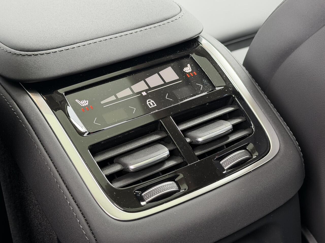 Volvo XC90 2.0 T8 Plug-in hybrid AWD Ultra Dark Panorama dak / Head-up display / Luchtvering / Elektr. stoelverstelling / Stoel-, stuur-, achterbank verwarming / Bowers & Wilkins