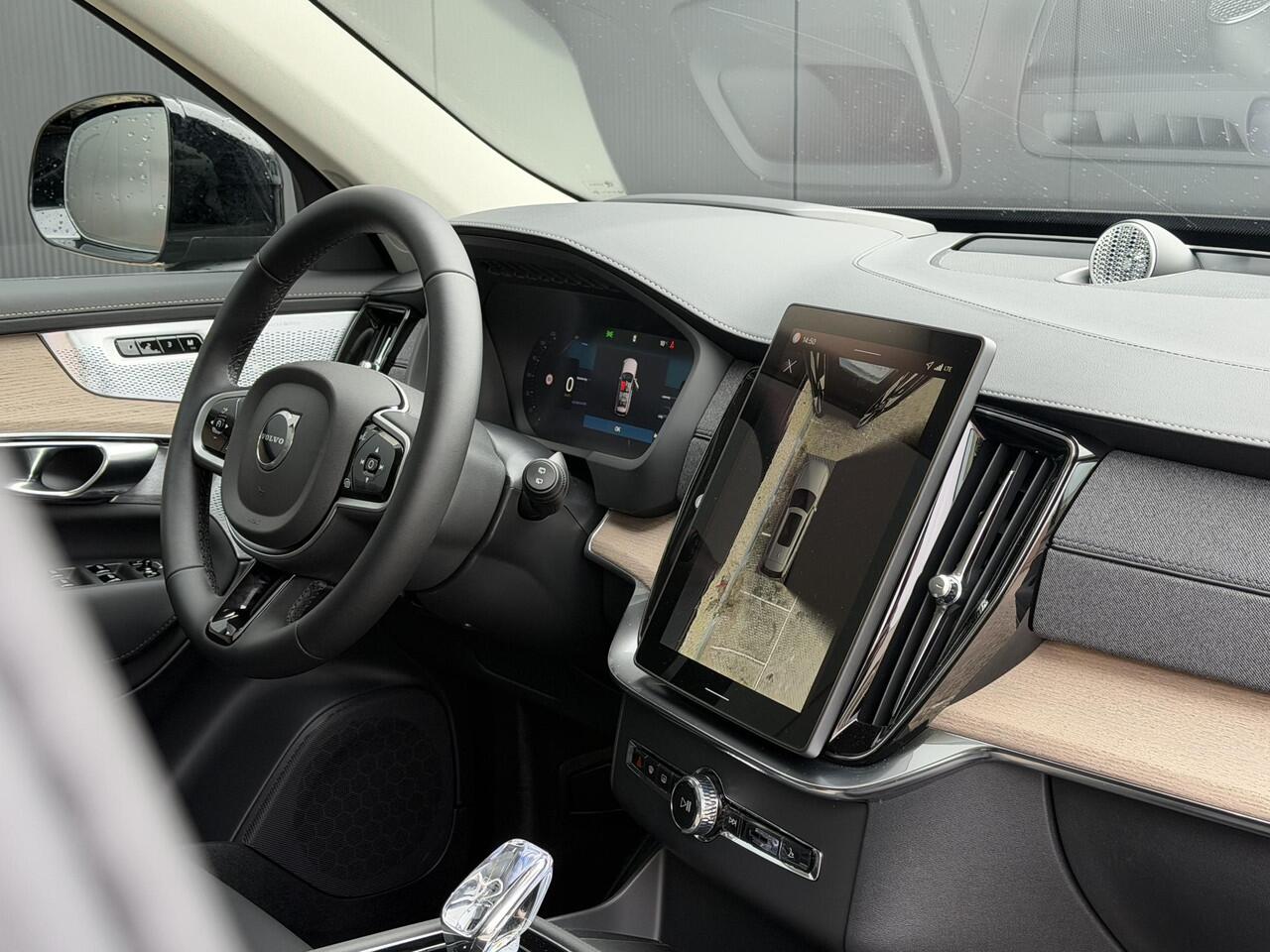 Volvo XC90 2.0 T8 Plug-in hybrid AWD Ultra Dark Panorama dak / Head-up display / Luchtvering / Elektr. stoelverstelling / Stoel-, stuur-, achterbank verwarming / Bowers & Wilkins