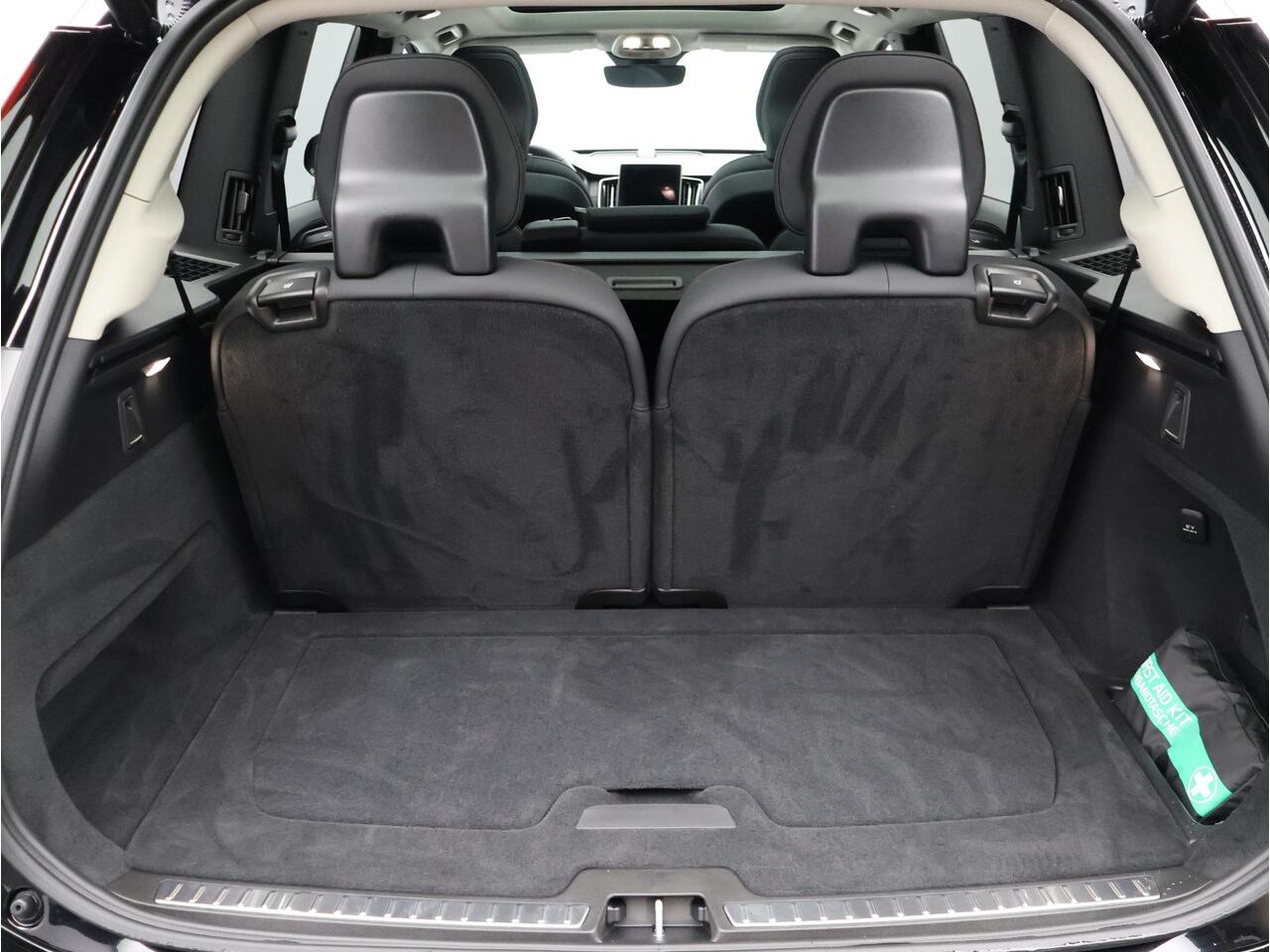 Volvo XC90 2.0 T8 Plug-in hybrid AWD Ultra Dark / Luchtvering / B&W Audio / 360 Camera / Head-Up Display / Matrix-Led / 21" Wielen / Getint Glas /