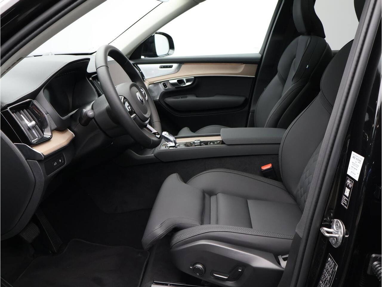 Volvo XC90 2.0 T8 Plug-in hybrid AWD Ultra Dark / Luchtvering / B&W Audio / 360 Camera / Head-Up Display / Matrix-Led / 21" Wielen / Getint Glas /
