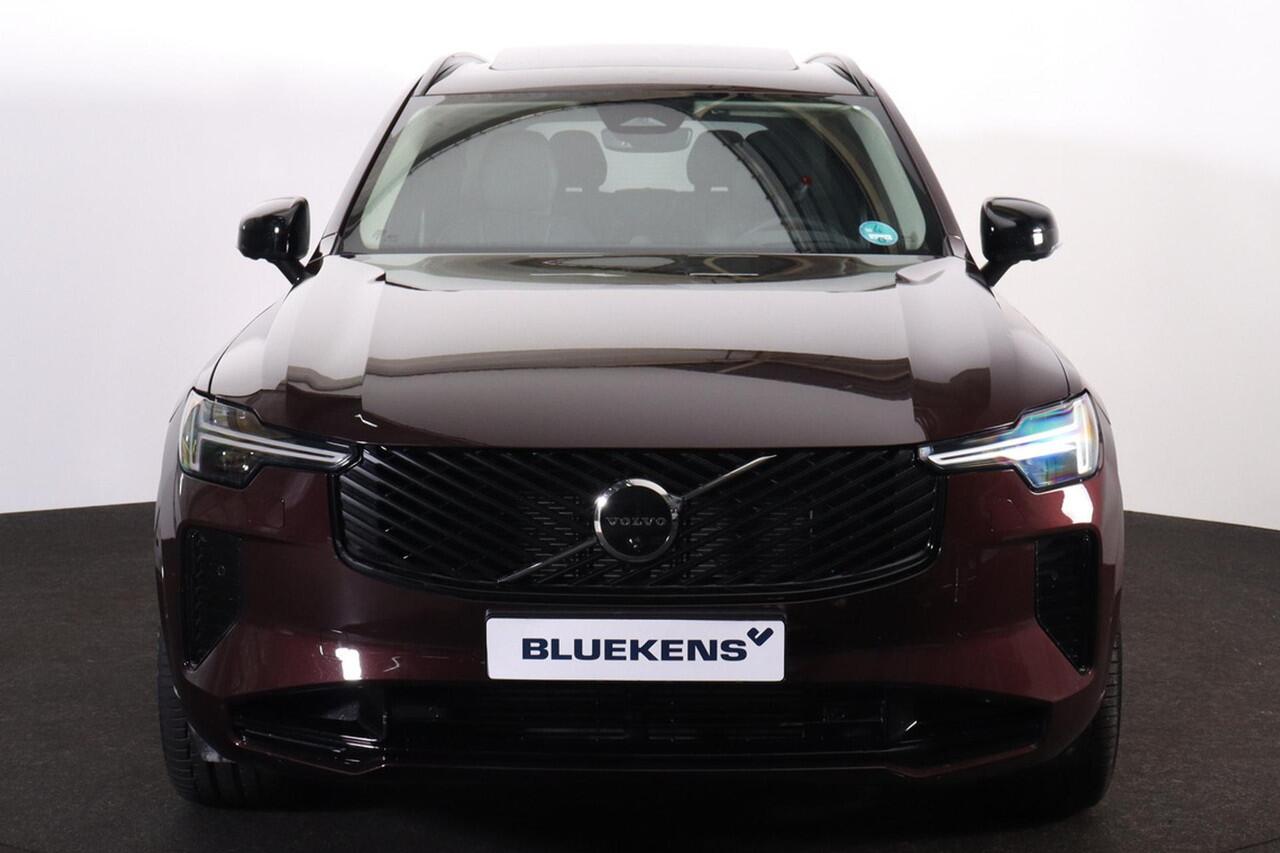Volvo XC90 T8 Recharge AWD Ultra Dark - Luchtvering - Panorama/schuifdak - IntelliSafe Assist & Surround - 360º Camera - Bowers & Wilkins audio - Adaptieve LED koplampen - Verwarmde voorstoelen, stuur & achterbank - Parkeersensoren voor & achter - Elektr. bedienb. v