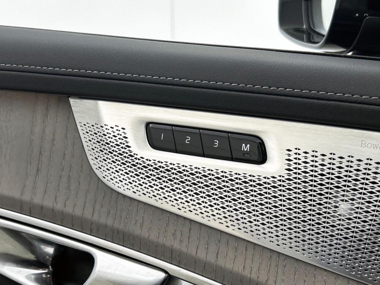 Volvo XC90 Ultra Dark Recharge Plug-In Hybrid AWD