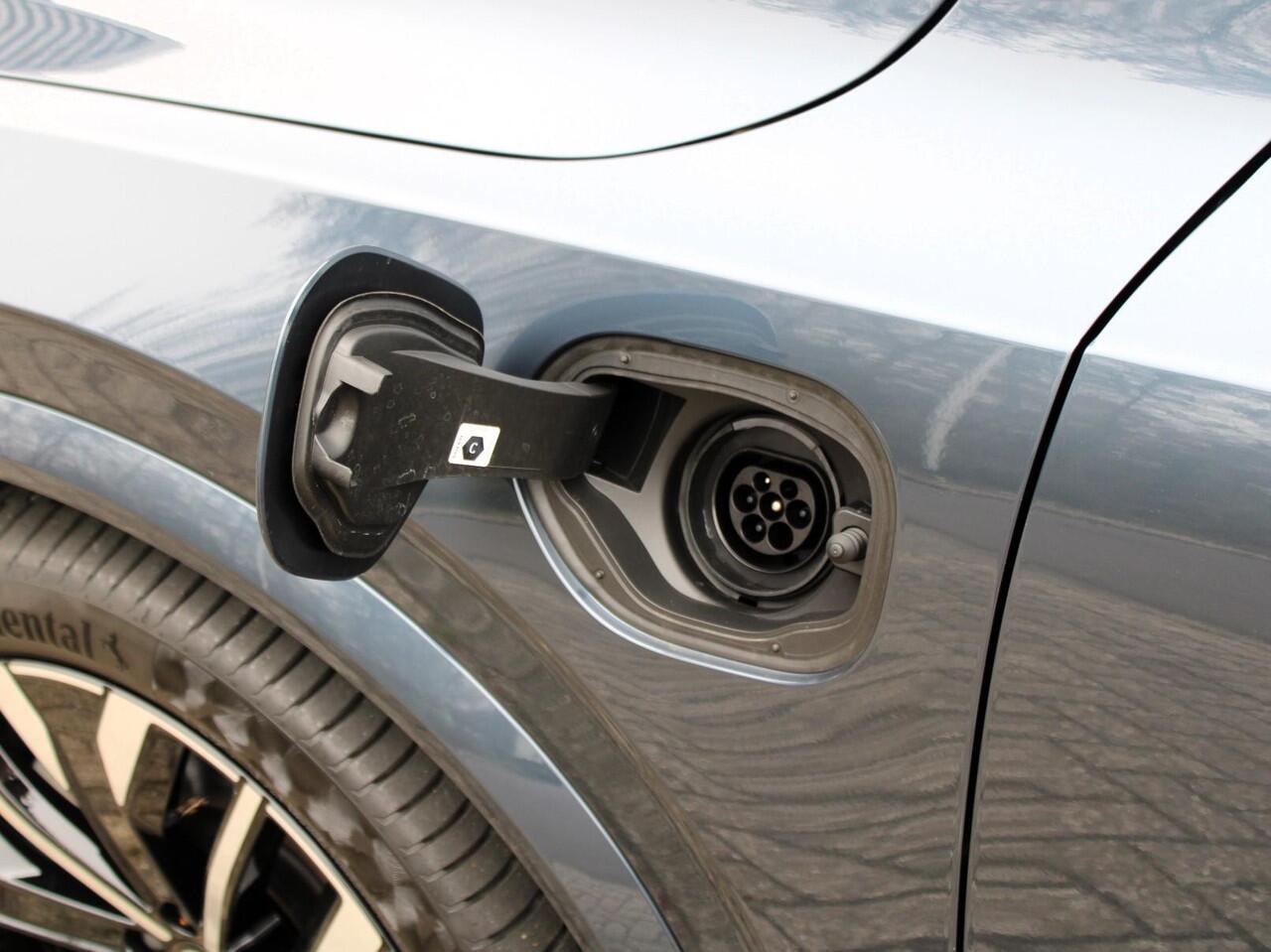 Volvo XC90 2.0 T8 Plug-in hybrid AWD Plus Dark Automaat / Panoramadak / Trekhaak / 360* camera / Bowers&Wilkens audio / Luchtvering / Privacy Glass