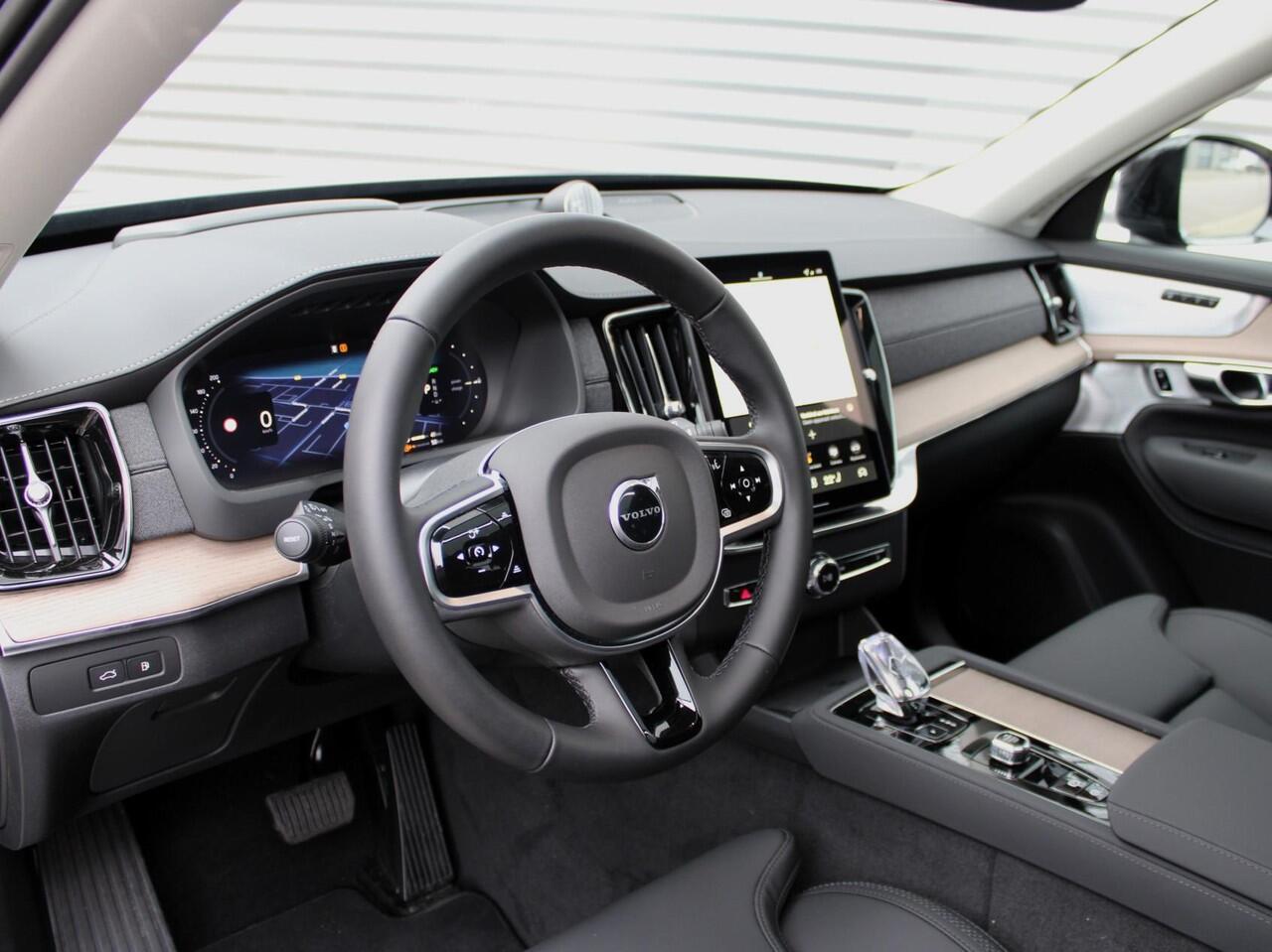 Volvo XC90 2.0 T8 Plug-in hybrid AWD Plus Dark Automaat / Panoramadak / Trekhaak / 360* camera / Bowers&Wilkens audio / Luchtvering / Privacy Glass