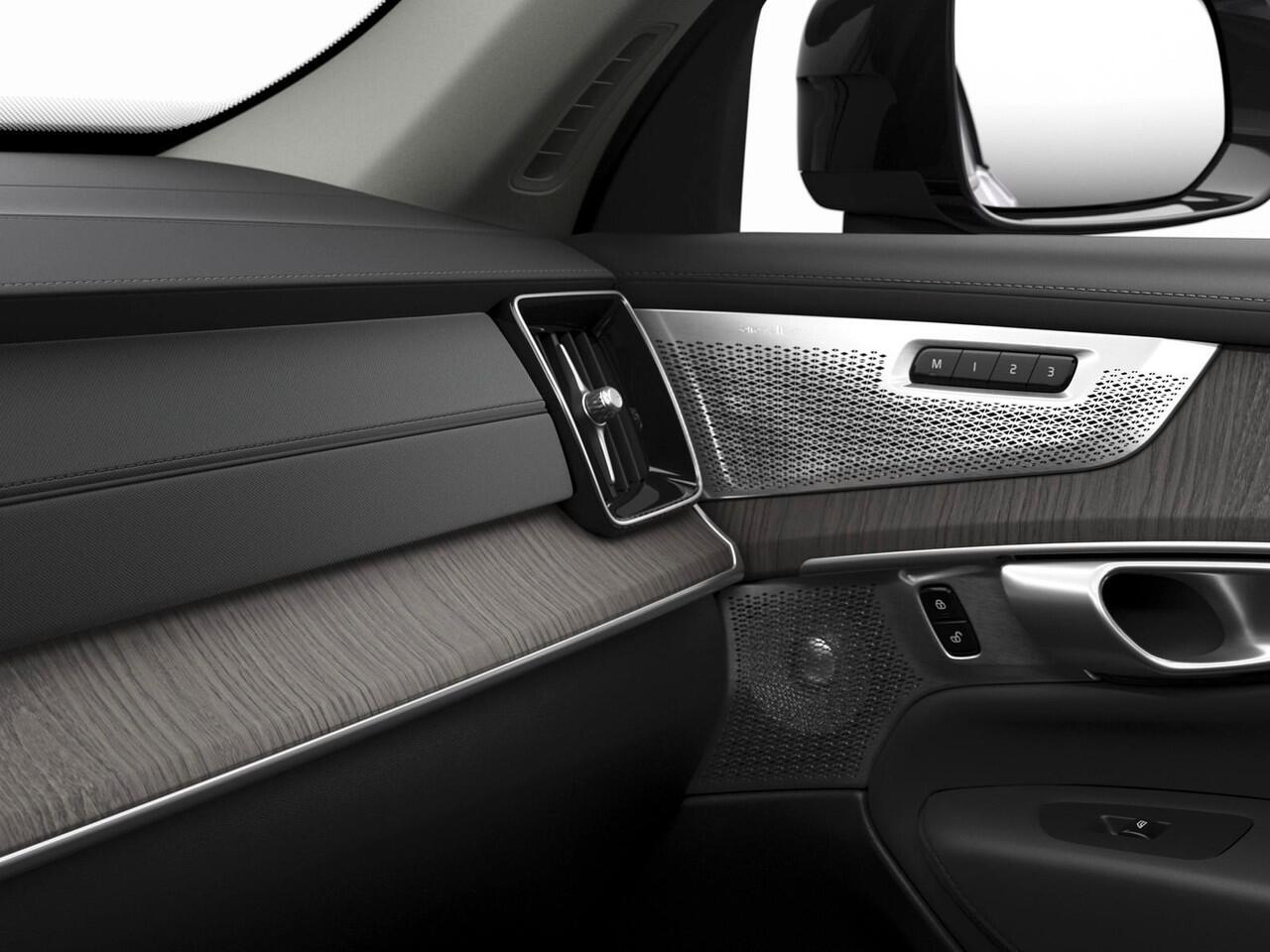 Volvo XC90 2.0 T8 Plug-in hybrid AWD Ultra Dark Automaat / Panoramadak / Luchtvering / 22" velgen / Privacy Glass / Massage stoelen / MY2026