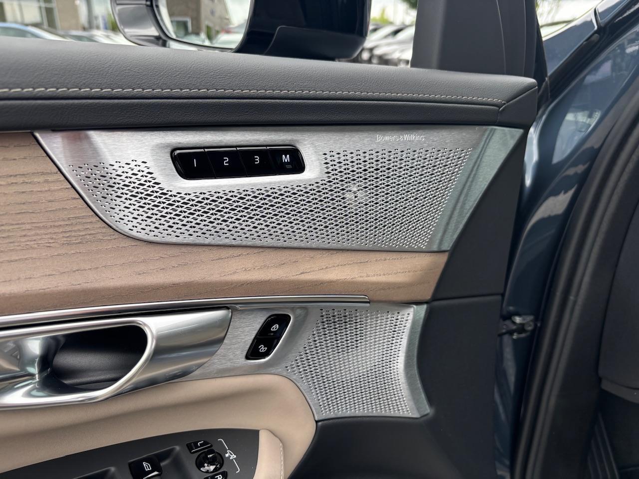 Volvo XC90 T8 Ultra Dark Luchtvering | Stoelmassage | 22 Inch | Bowers & Wilkins | 360 Camera | Direct leverbaar |