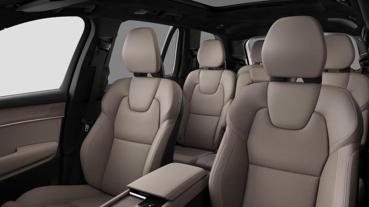 Volvo XC90 2.0 T8 Plug-in hybrid AWD Ultra Bright / Luchtvering / Pano. dak / Elek. verstelbare stoelen / Geventileerd en verwarmde stoelen / Nappaleder / Head-up display / Harman Kardon /
