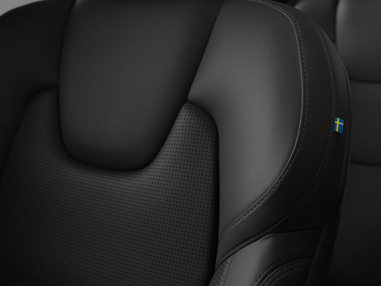 Volvo XC90 2.0 T8 Plug-in hybrid AWD Ultra Dark Automaat / Panoramadak / Luchtvering / 22" velgen / Privacy Glass / Massage stoelen / MY2026