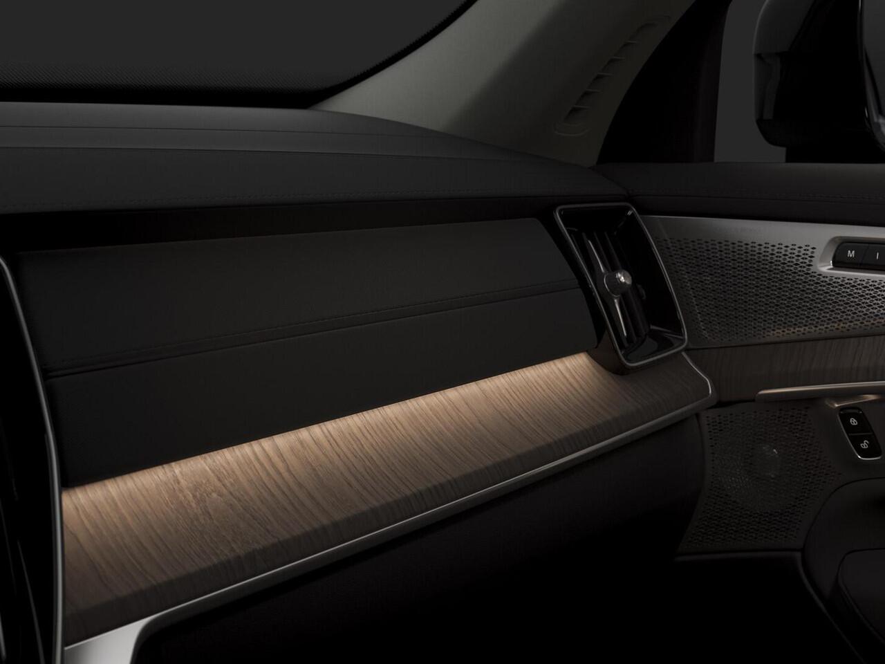 Volvo XC90 2.0 T8 Plug-in hybrid AWD Ultra Dark Automaat / Panoramadak / Luchtvering / 22" velgen / Privacy Glass / Massage stoelen / MY2026