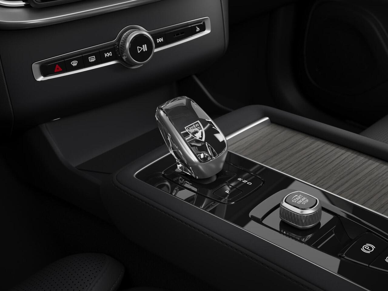 Volvo XC90 2.0 T8 Plug-in hybrid AWD Ultra Dark Automaat / Panoramadak / Luchtvering / 22" velgen / Privacy Glass / Massage stoelen / MY2026