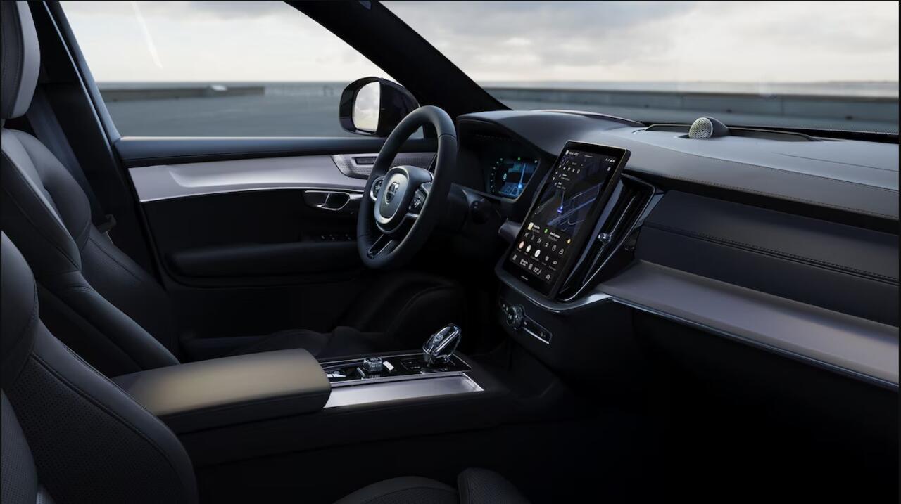 Volvo XC90 T8 AWD Ultra Black Edition Executive | Full option | Luchtvering | B&W | Privacy glas